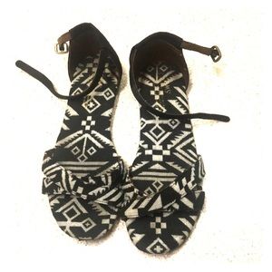 Tom’s Sandals Size W8